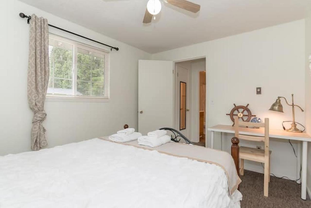 Unique, Convenient, Centrally Located Apartment Kent Exterior photo